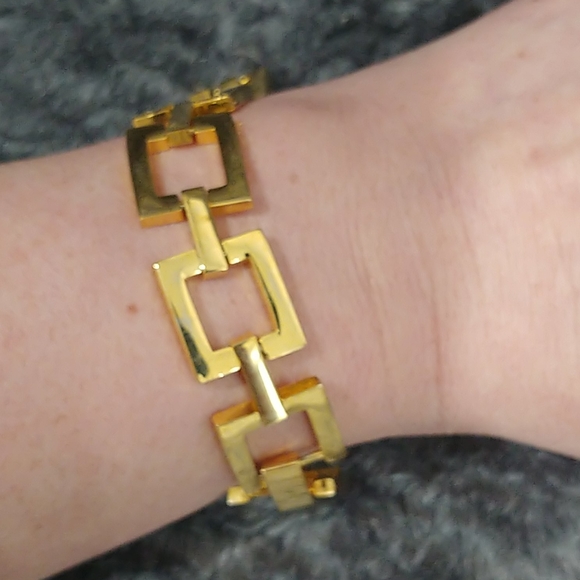 Vintage Gold Tone Bracelet - Picture 1 of 2